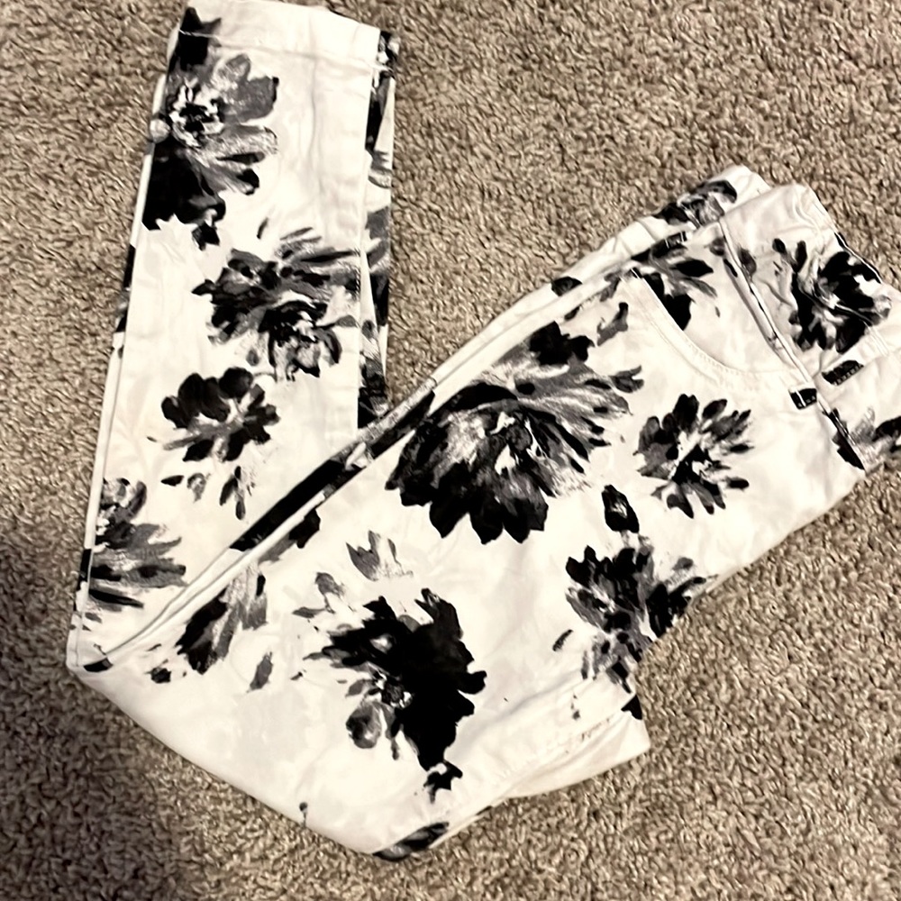 Girls jeggings. White with black flower pattern